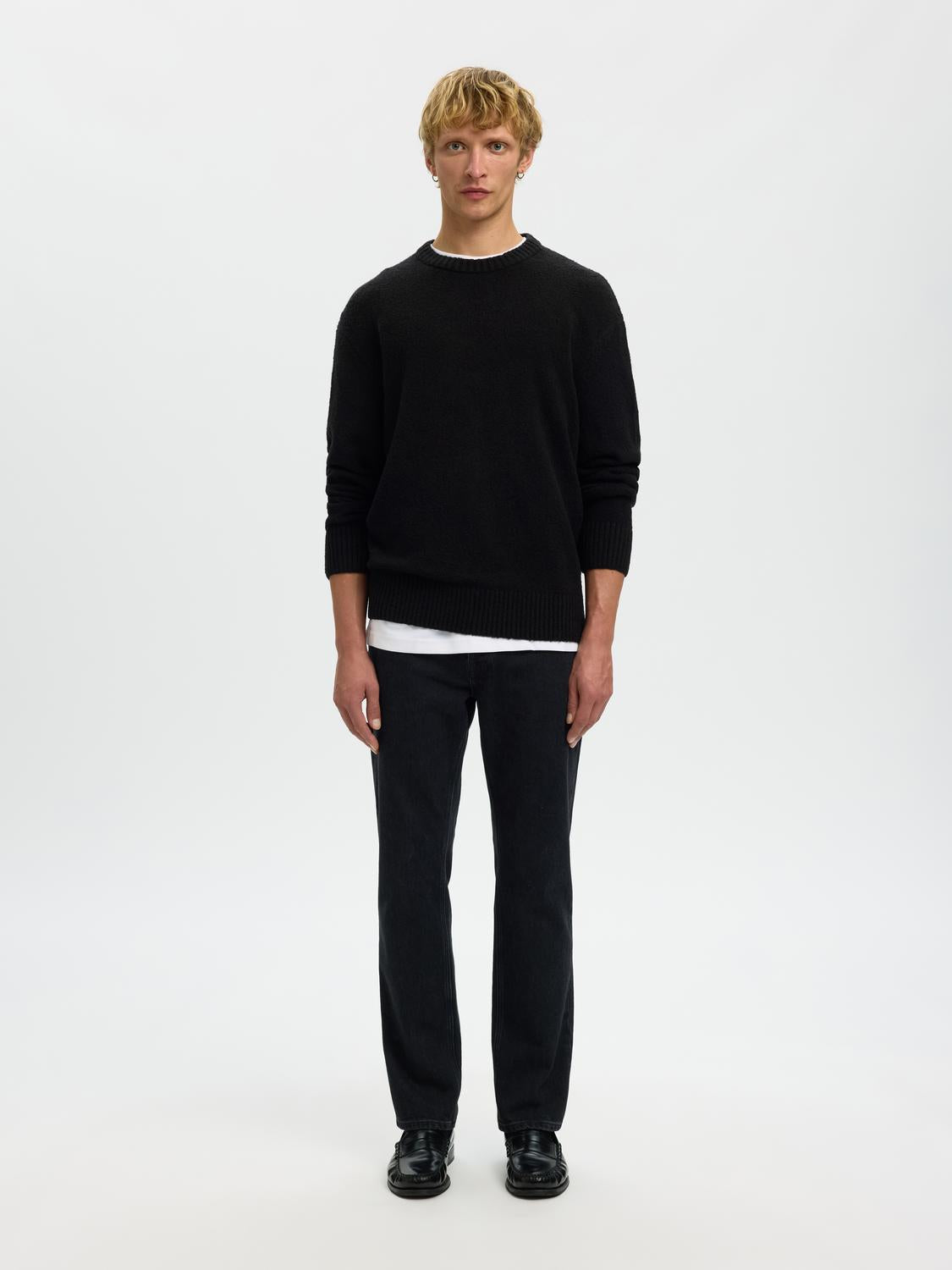 model_shot-front_full